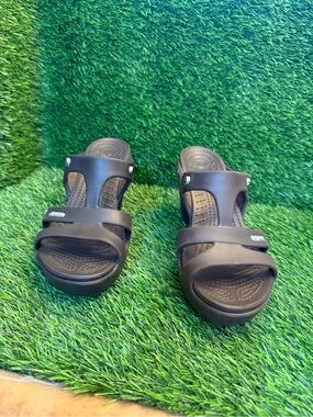 CROCS Brown unisex Dual-Strap Slide Sandals new m 7. W 9